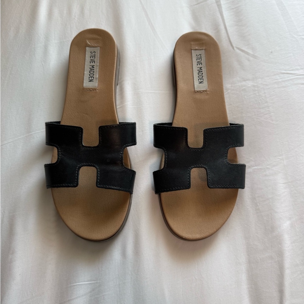 Steve Madden Black and Tan Slide Sandals